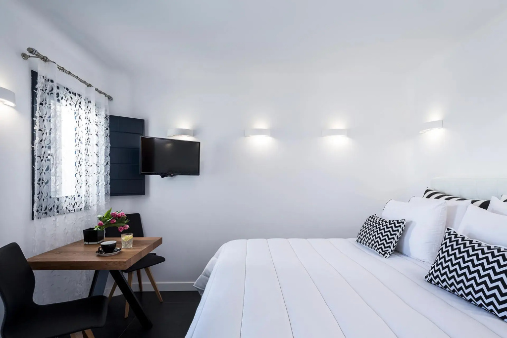 Senior Heated Tub Double Suite (full double bed)