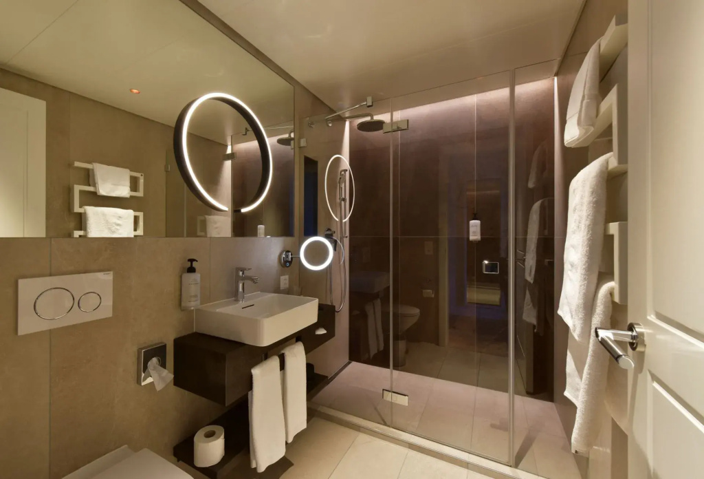 Double room with lake view (twin beds)