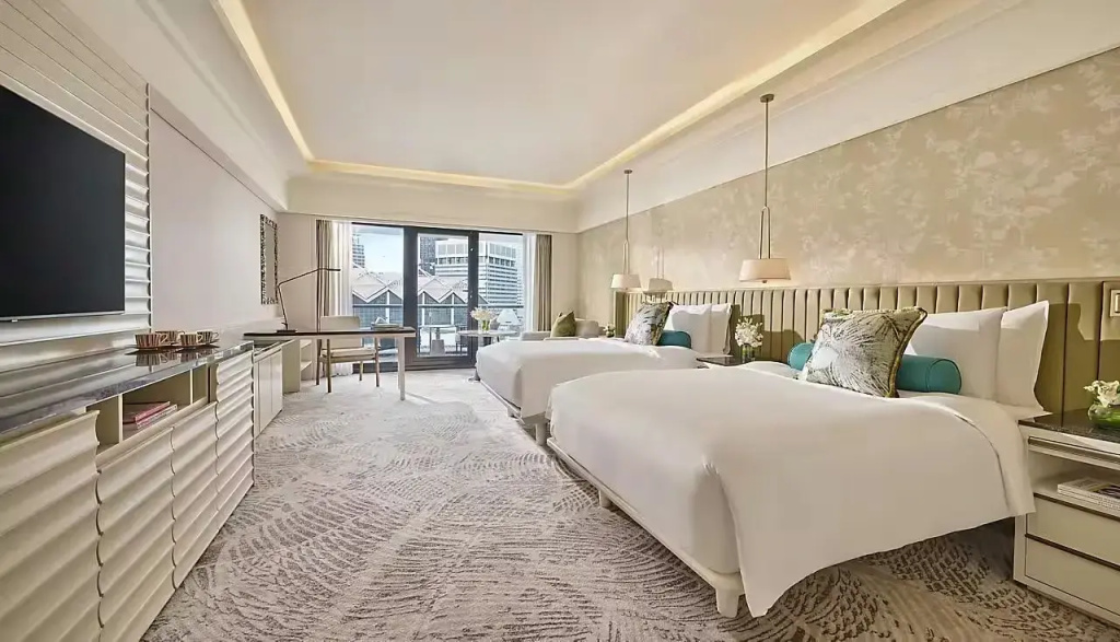 Mandarin Oriental, Singapore Room Type - Premier Double room with balcony twin beds