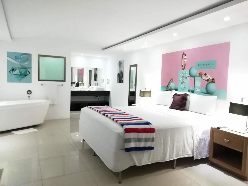 Double Suite (full double bed)