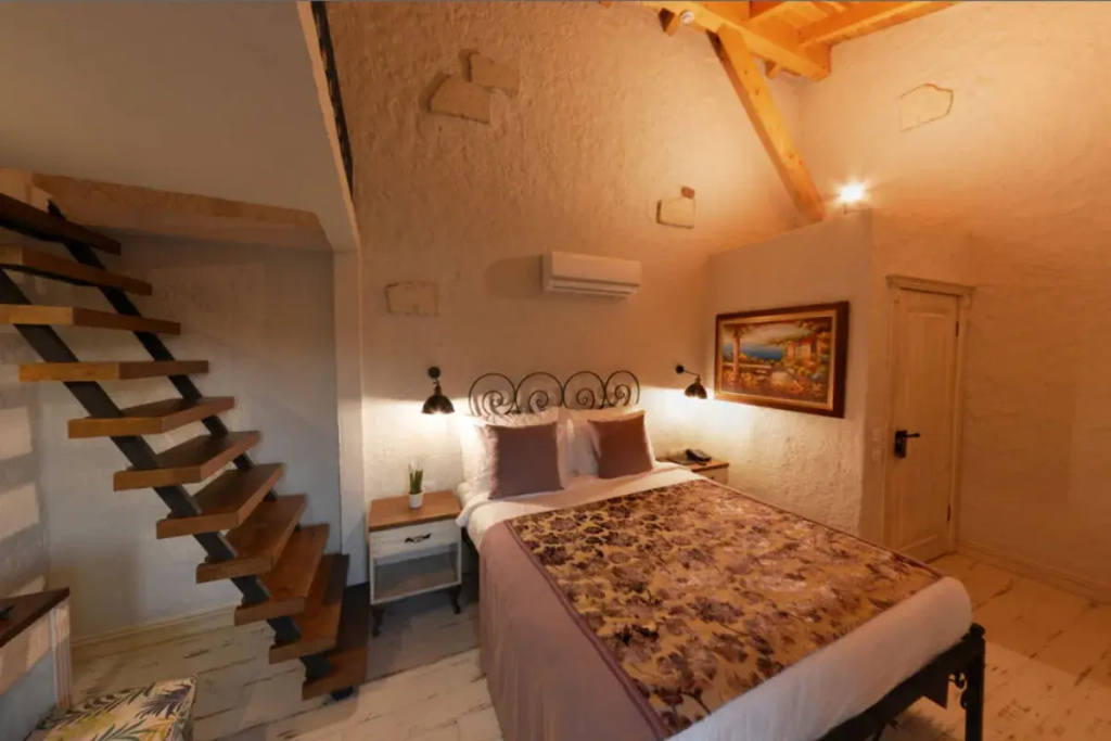 Double room (full double bed)