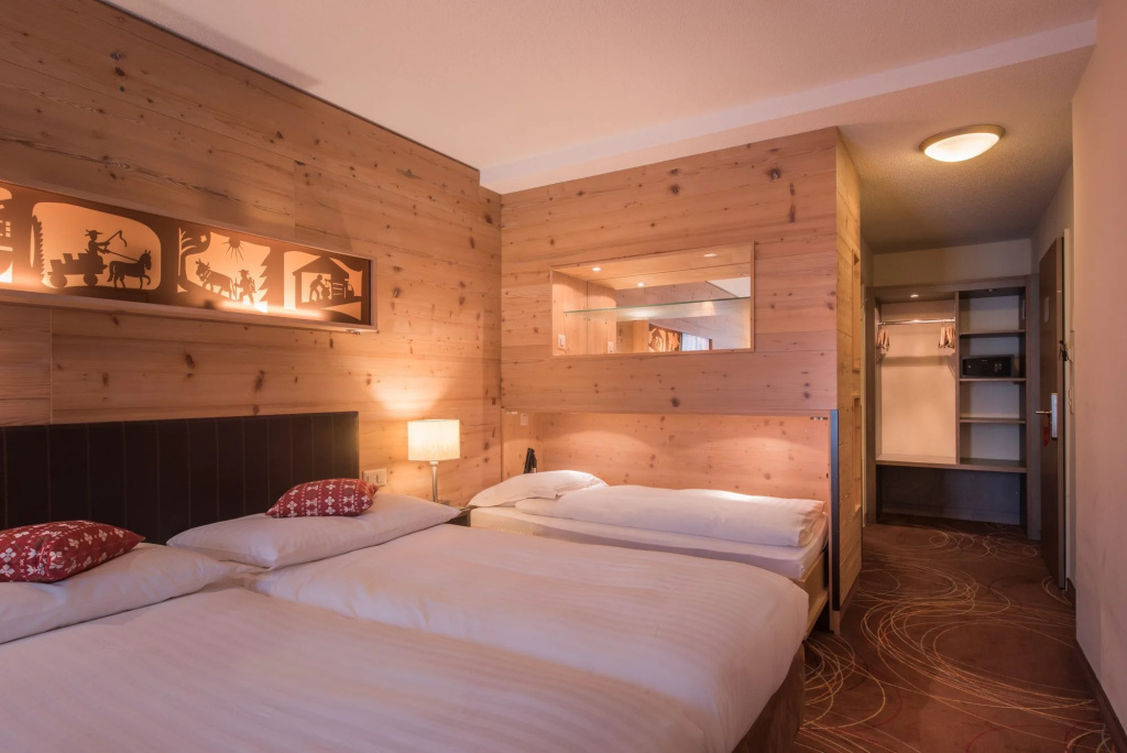 Large Triple room
