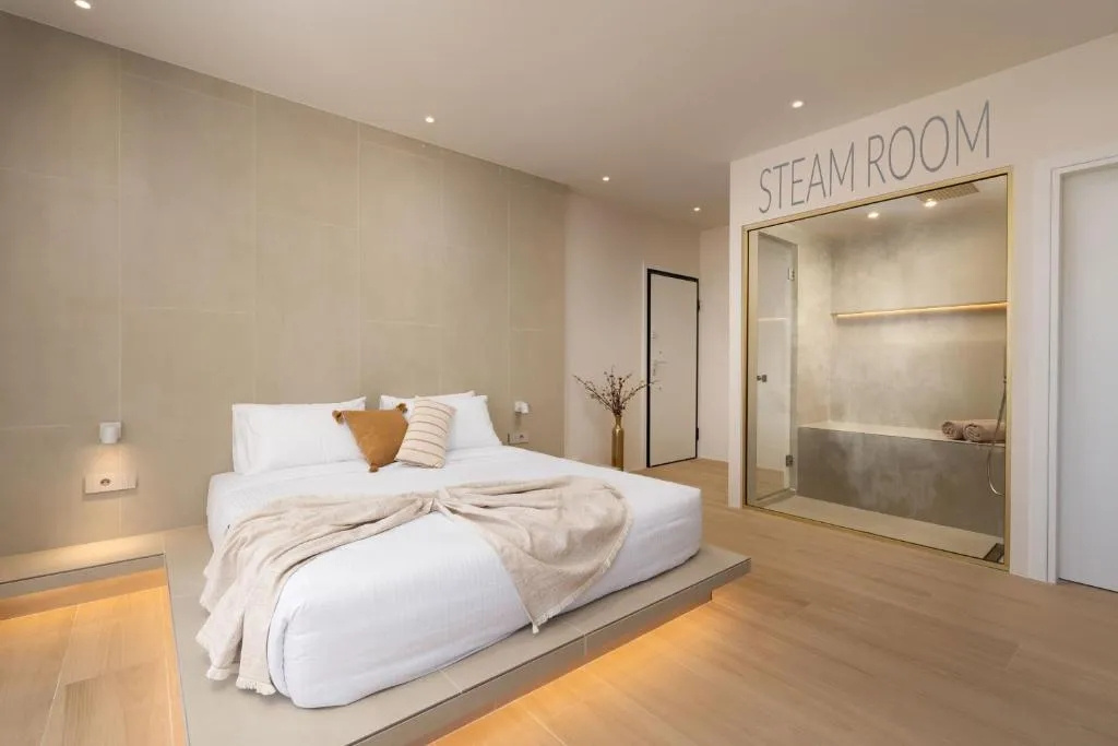 Double Suite with Private Steam Room Pool View (full double bed)