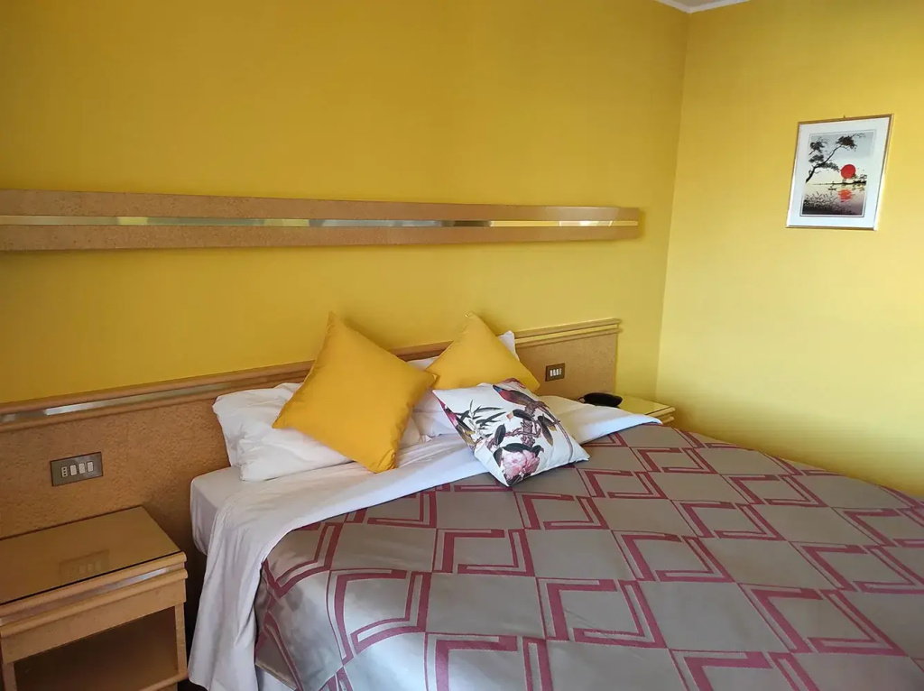 Double room with sea view (full double bed)