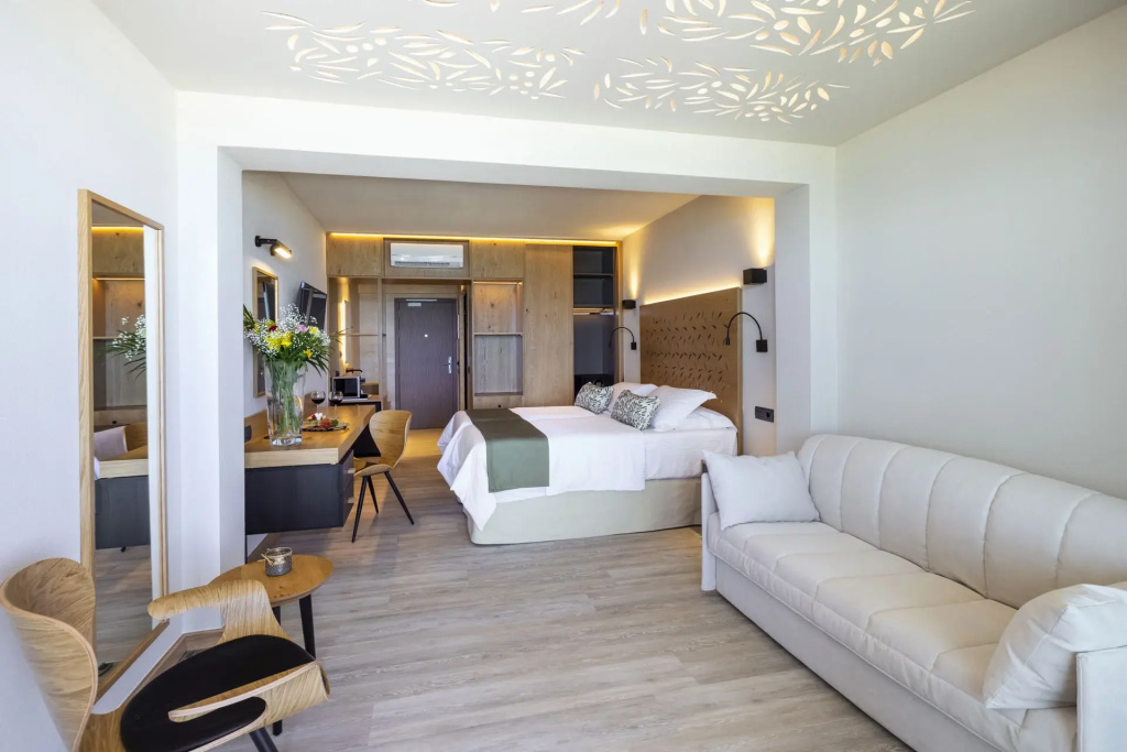 Superior Double room with sea view (full double bed)