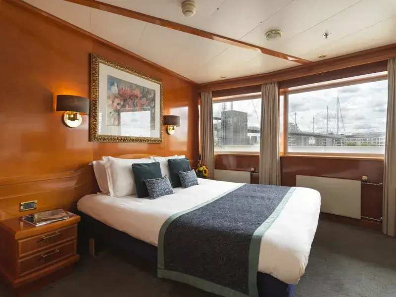 Executive Dock View Double Yacht Suite full double bed