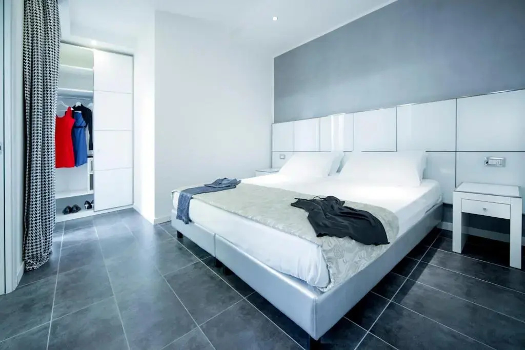 Double room (full double bed)