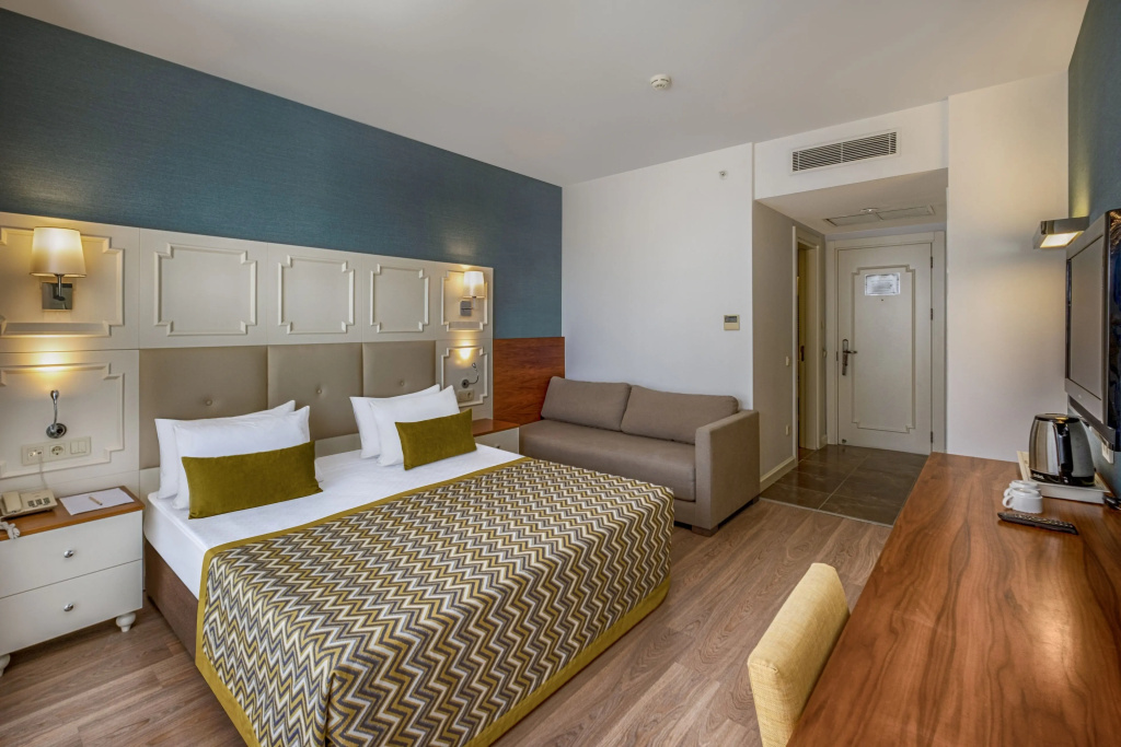 Standard room with land view