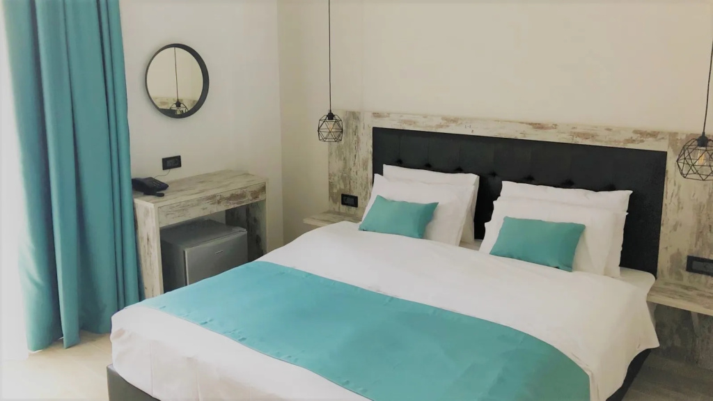Standard Triple room with balcony