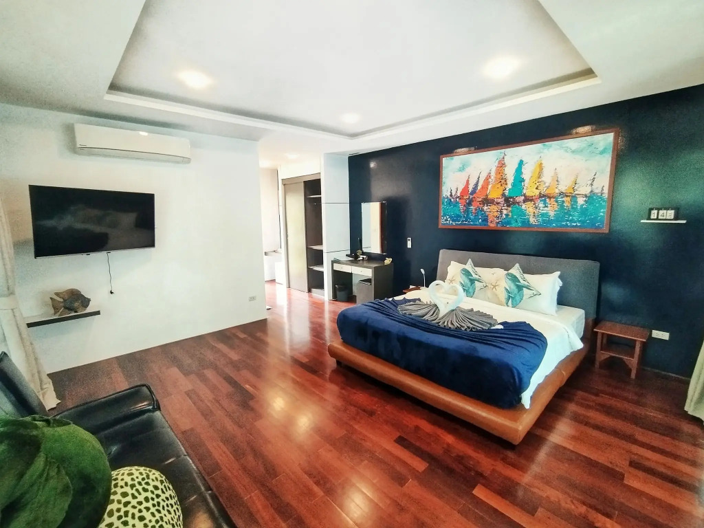 Двухместный номер Bathtub Deluxe с видом на бассейн двуспальная кровать в PP Mountain Beach Resort and Waterpark