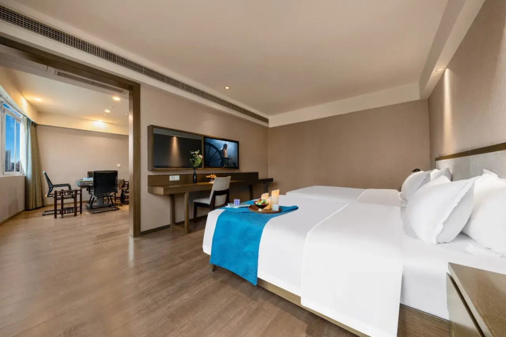 Sunshine (Cards) Double Suite (twin beds)