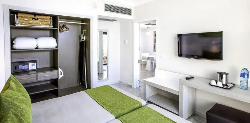 Double Junior Suite (full double bed)