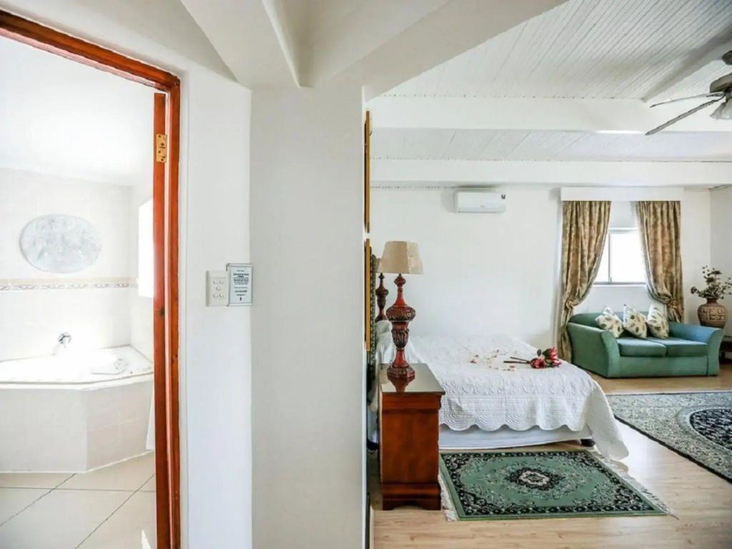 Double Suite with mountain view (full double bed)
