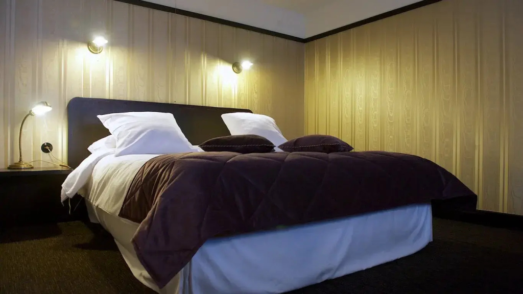 Mezzanine Double room (full double bed)