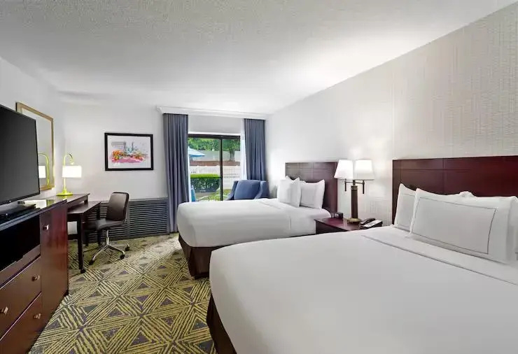 Quadruple room with pool view