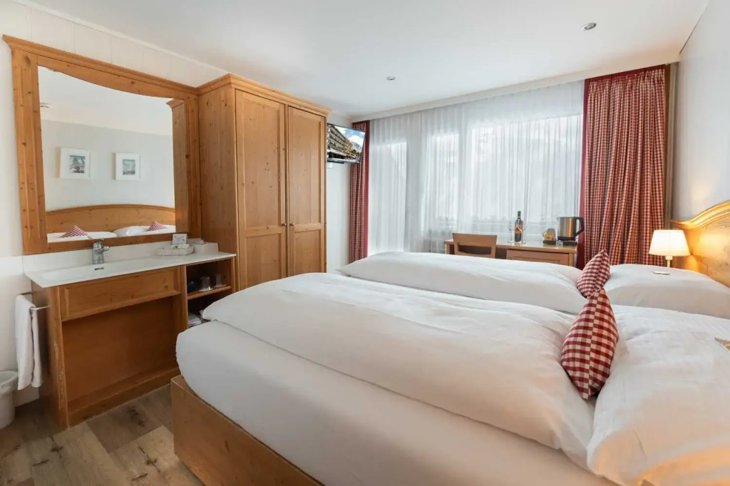 Superior with Eiger View Double room (twin beds)