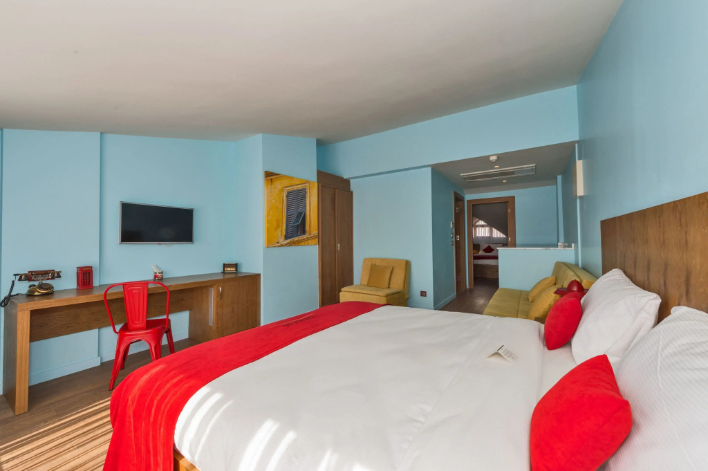Deluxe Double room with balcony (full double bed)
