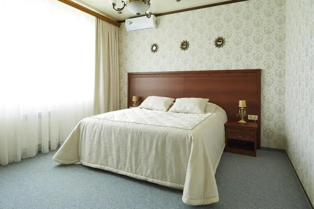 4 Bedrooms Apartment