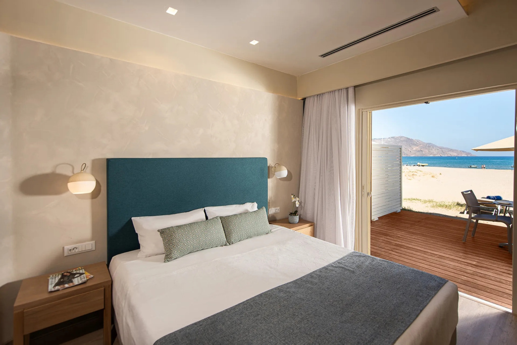 Double Junior Suite beachfront (full double bed)