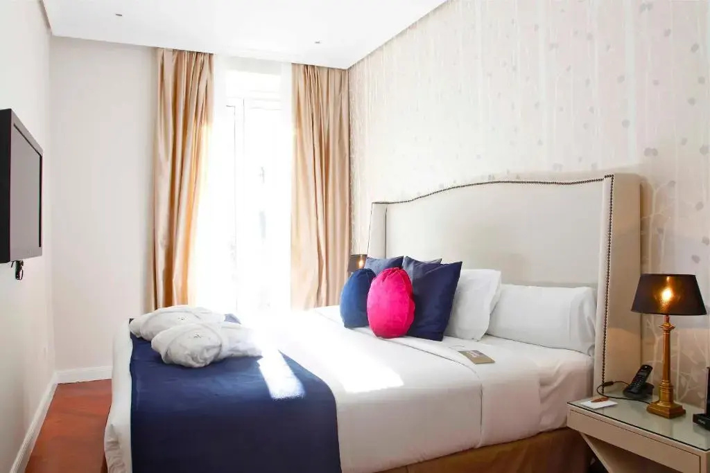 Senior Double Suite (full double bed)