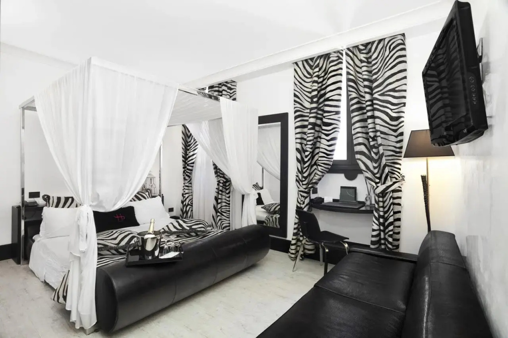 Superior Double room (full double bed)