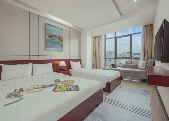 Triple room with city view
