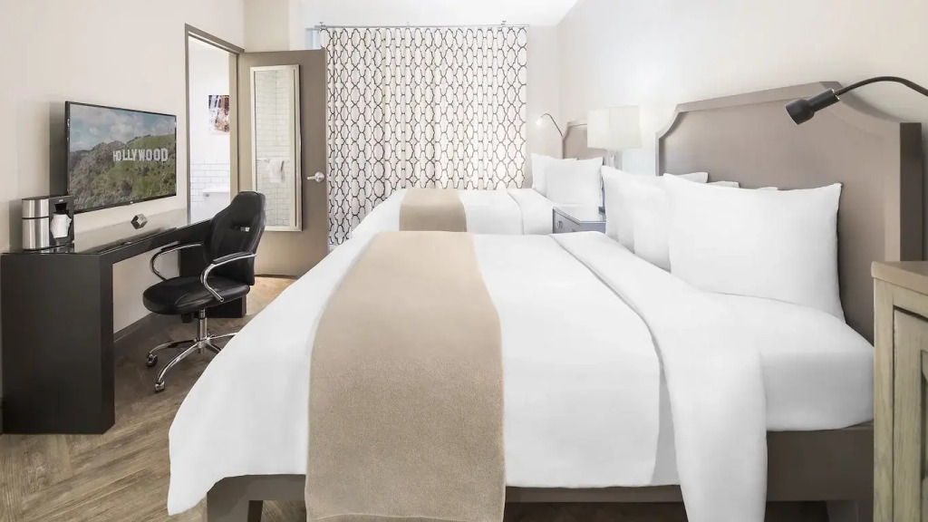 Четырёхместный номер Luminary в The Hollywood Hotel