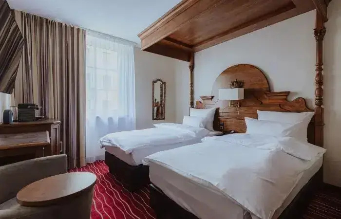KING’s Double room (twin beds)