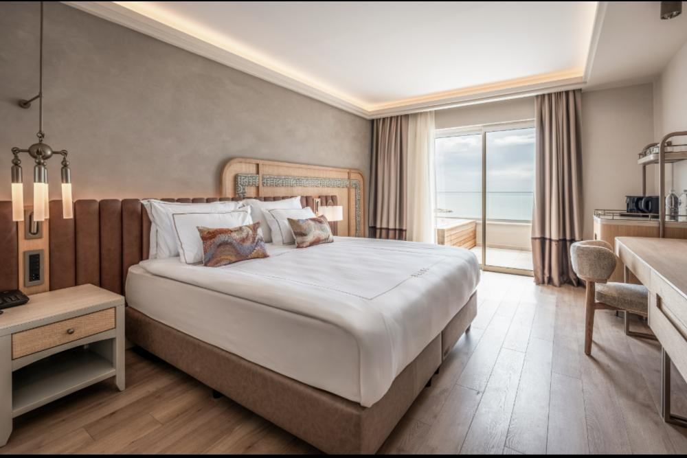 Deluxe Jacuzzi Double room with sea view (full double bed)