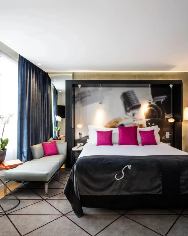 Deluxe Double room (full double bed)