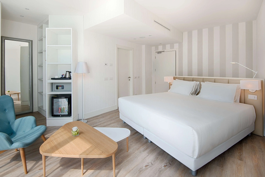 Double Junior Suite New Style with view full double bed