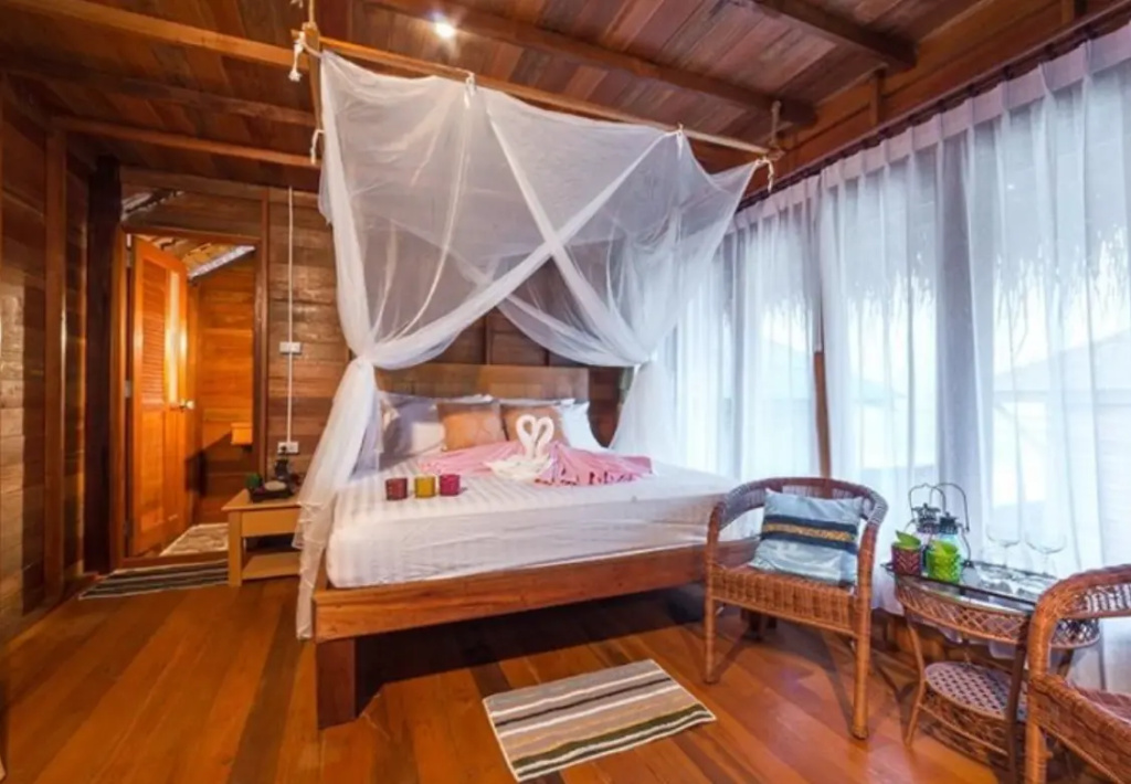 Premium Air-Conditioned Double SeaBreeze Bungalow (full double bed)
