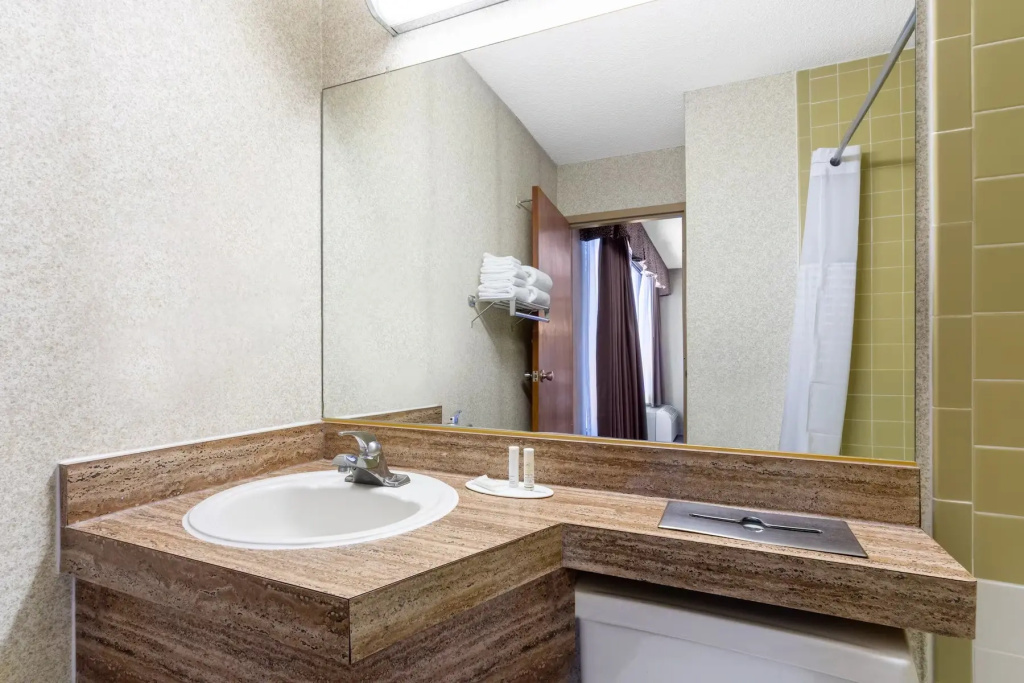 Ramada by Wyndham Reno Hotel and Casino - Chambres
