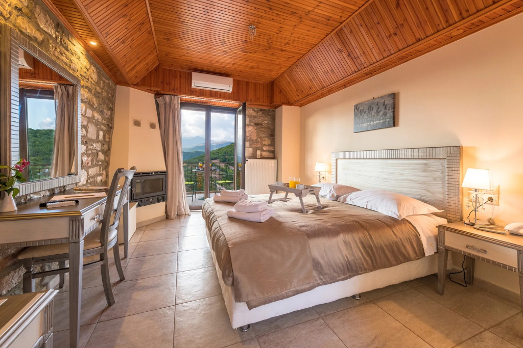 Stone Double room (full double bed)
