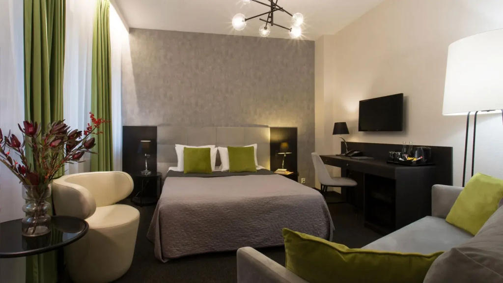 Standard Triple room