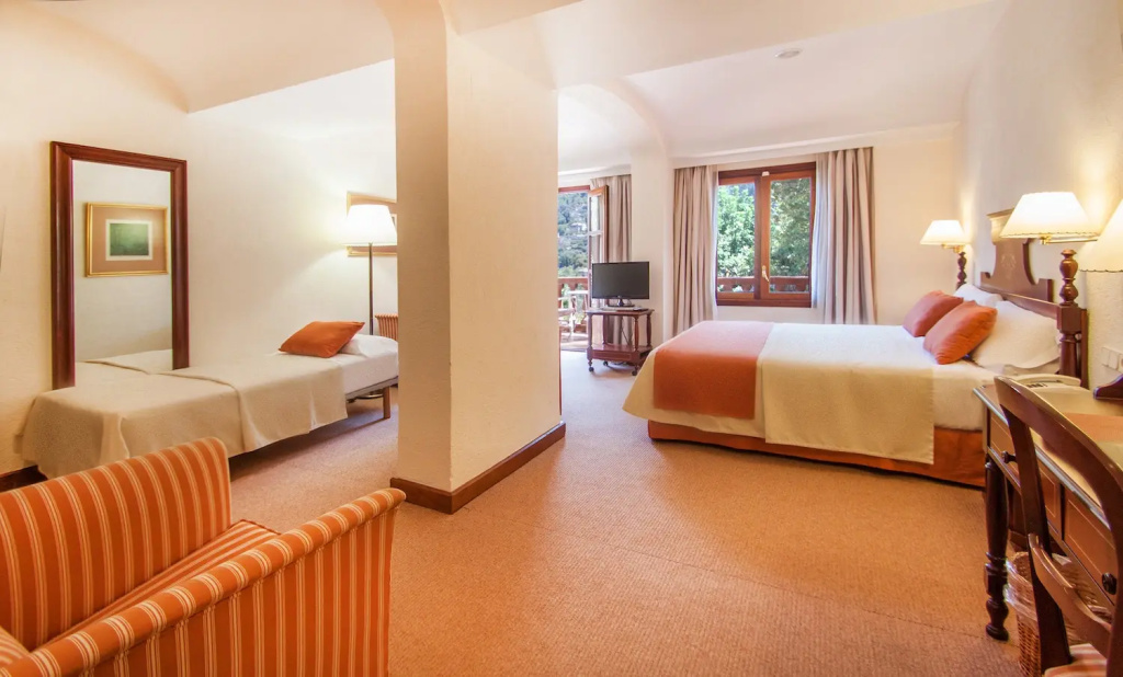 2 Bedrooms Classic room with balcony