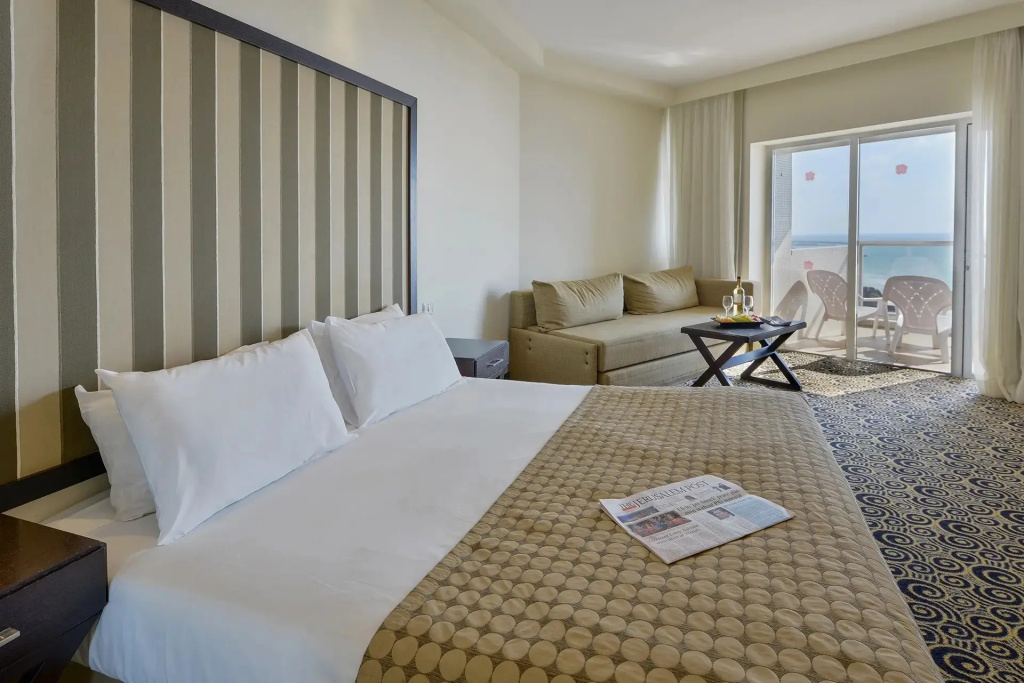 Deluxe Double room with balcony (full double bed)