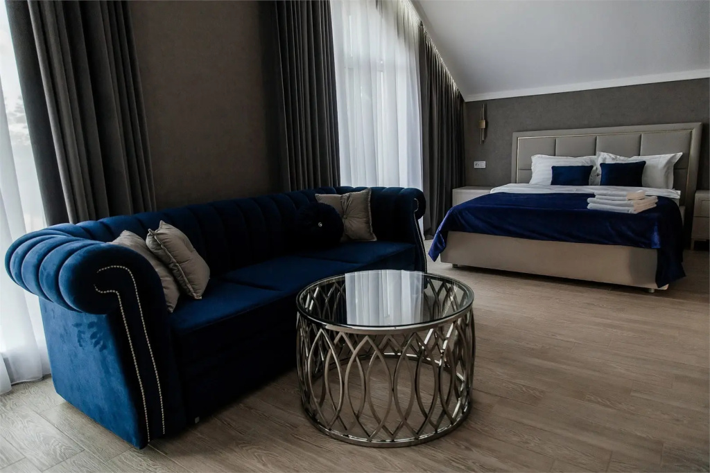 Suite with lake view