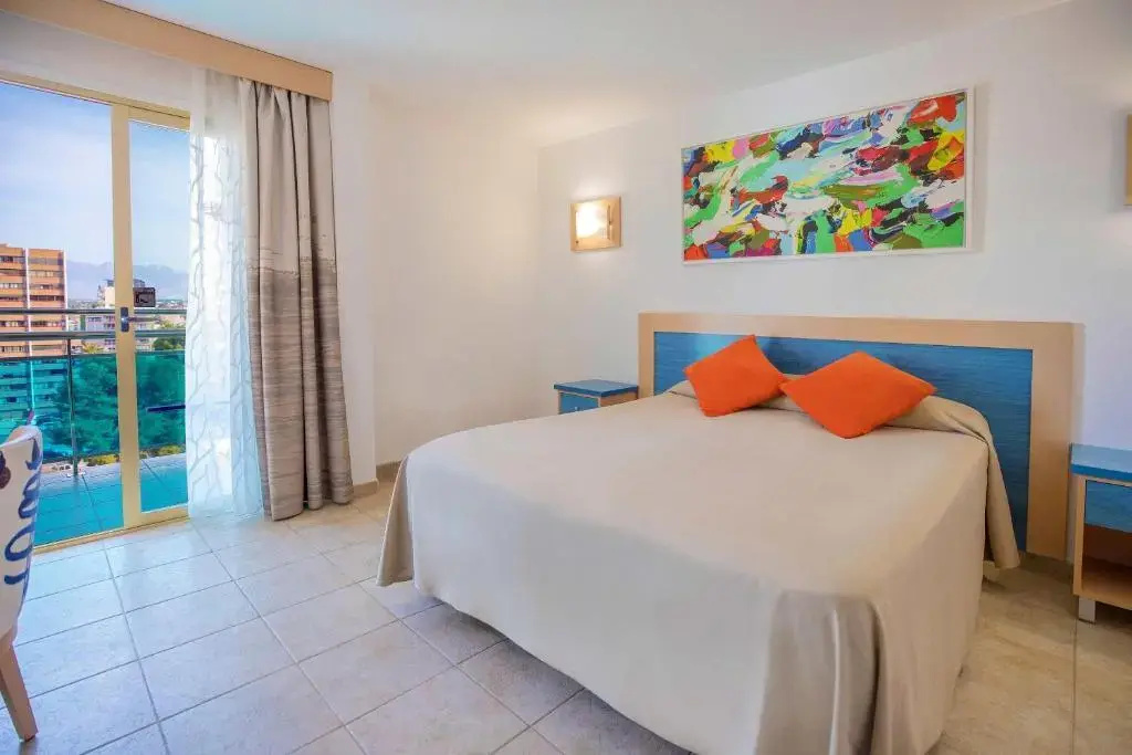 Double room with balcony (full double bed)