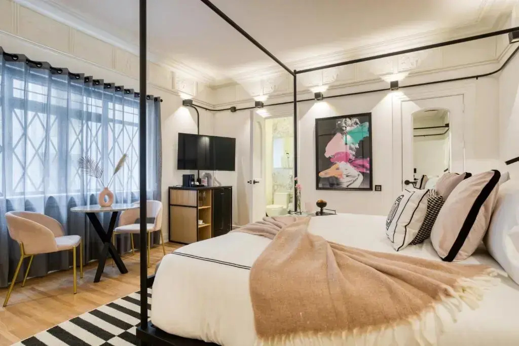 Medusa's Double Suite (full double bed)