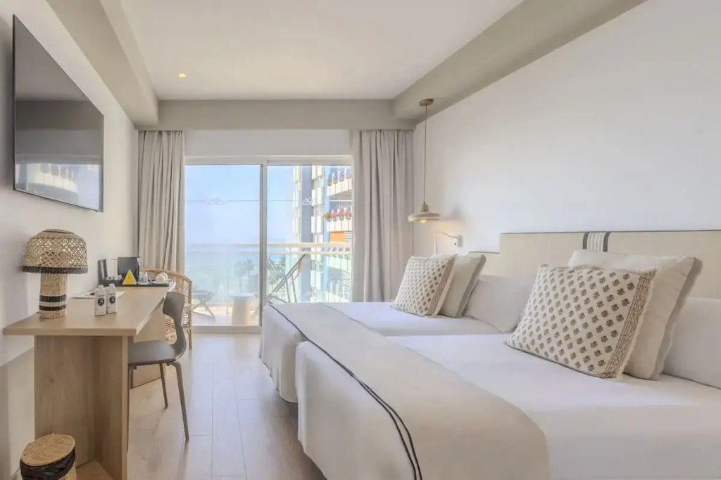 Superior Double room with sea view (twin beds)