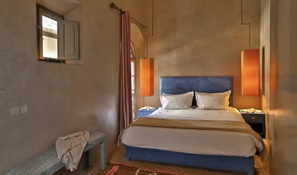 Saint Exupery Double room (full double bed)