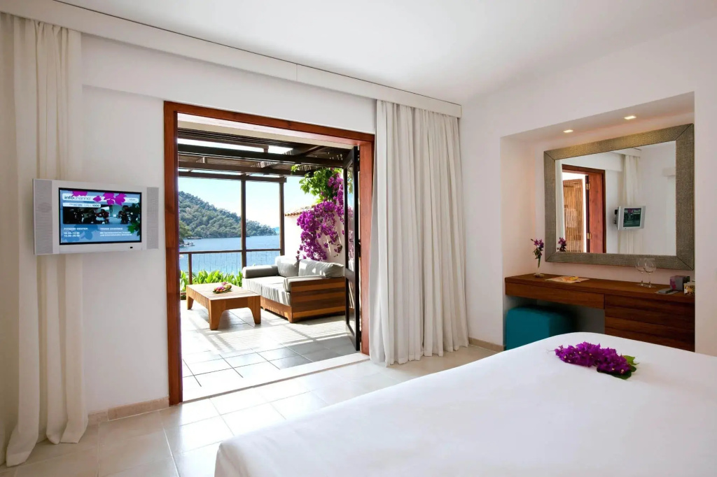 Hillside Beach Club image rooms