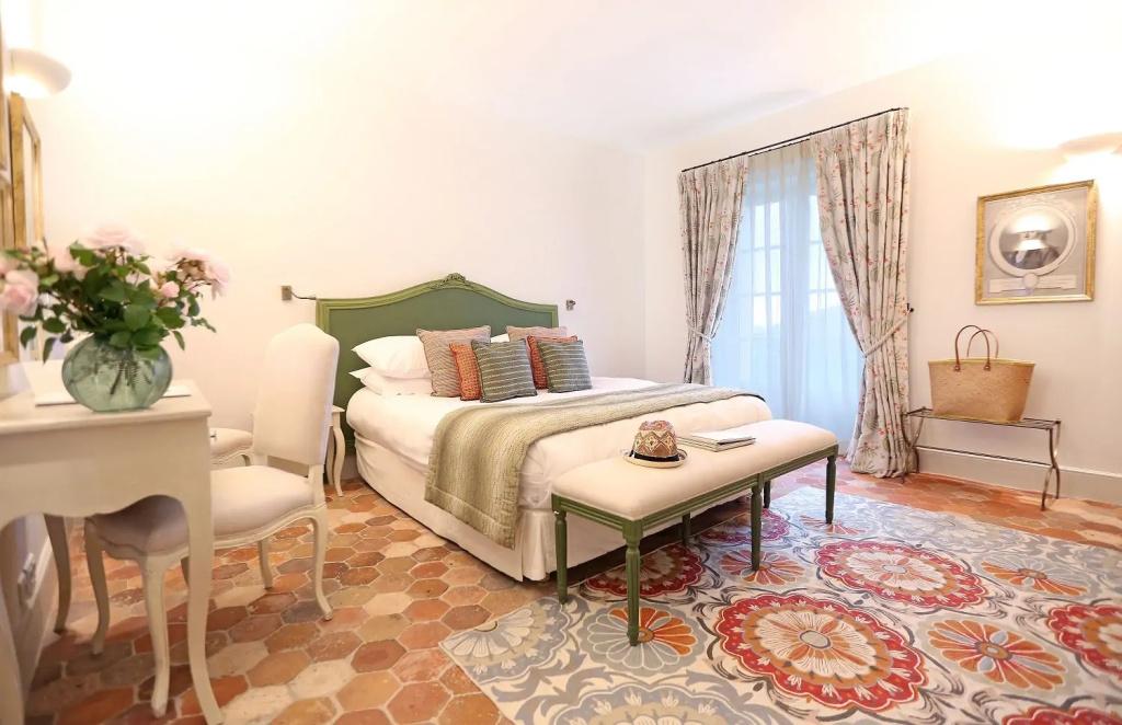 Classic Double room (full double bed)