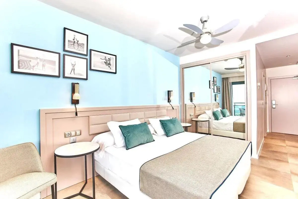 Deluxe Double room with sea view (full double bed)
