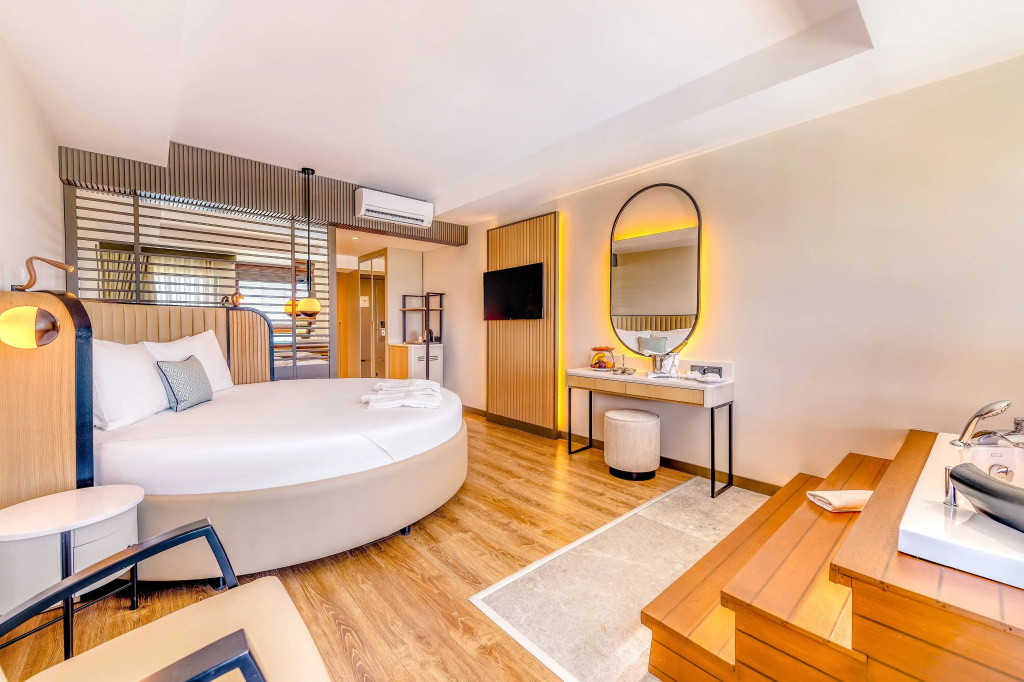 Comfort Standard with Jacuzzi Ages 13 and Over Double room (full double bed)