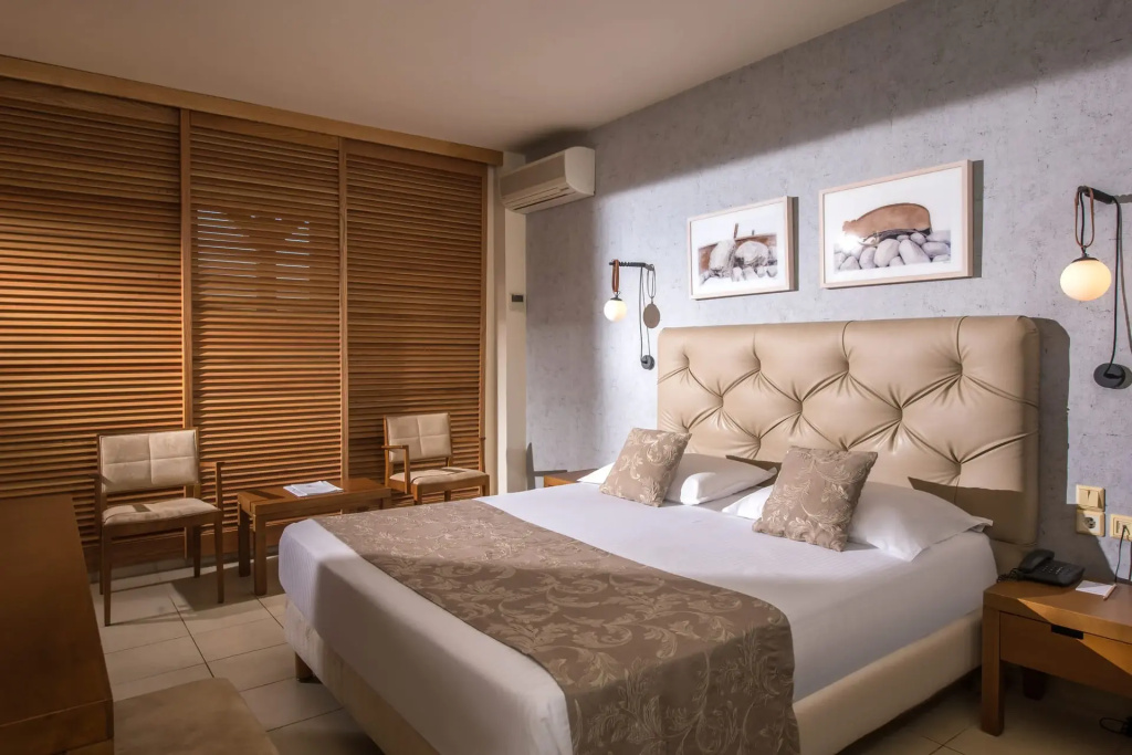Private Pool Double room (full double bed)