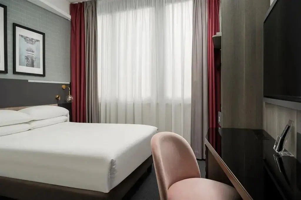 Small Double room (full double bed)