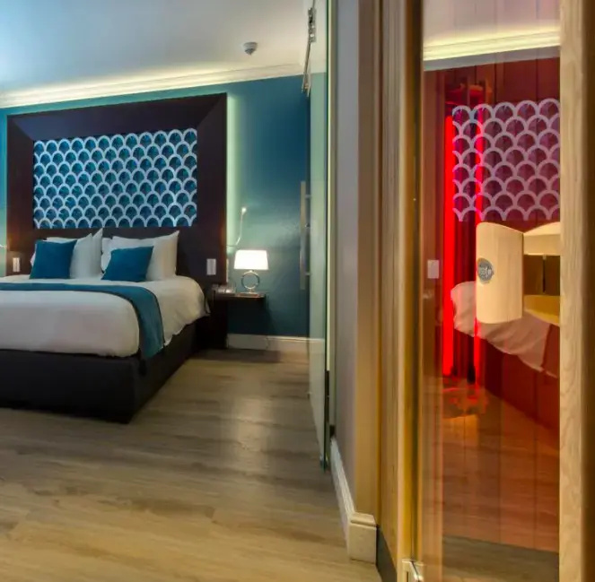 Deluxe Double Suite (full double bed)