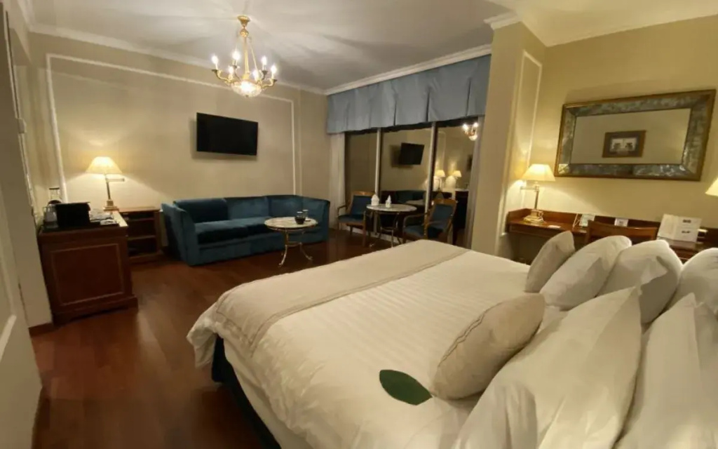 Executive Tower Double Junior Suite (full double bed)
